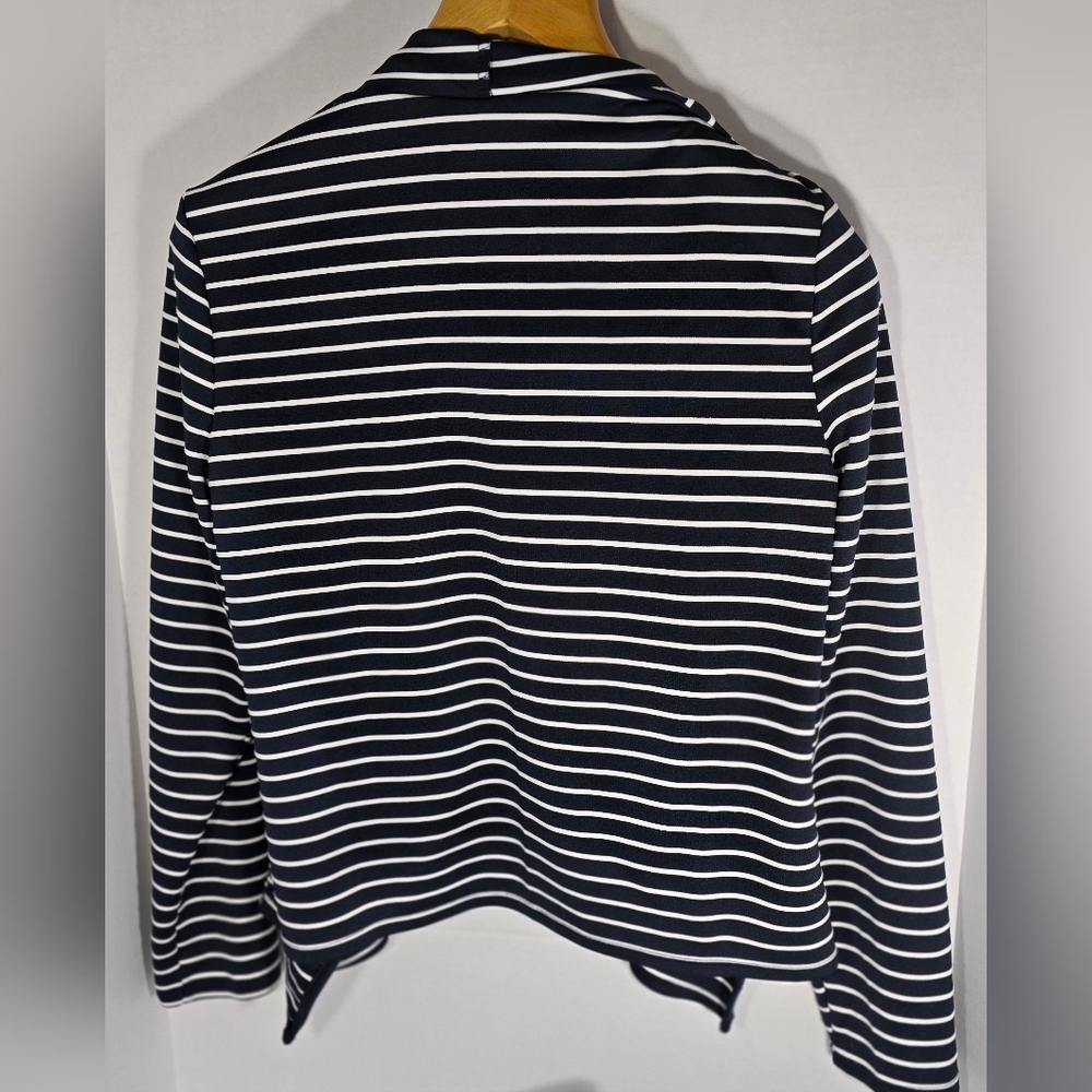 Simple Styled Cardigan - Picture 2 of 6